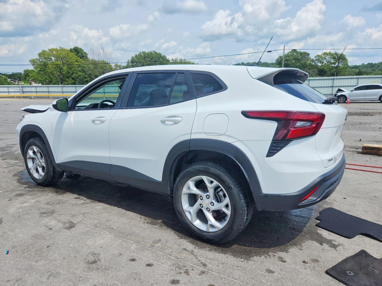 2024 Chevrolet Trax Ls - zdjęcie 2