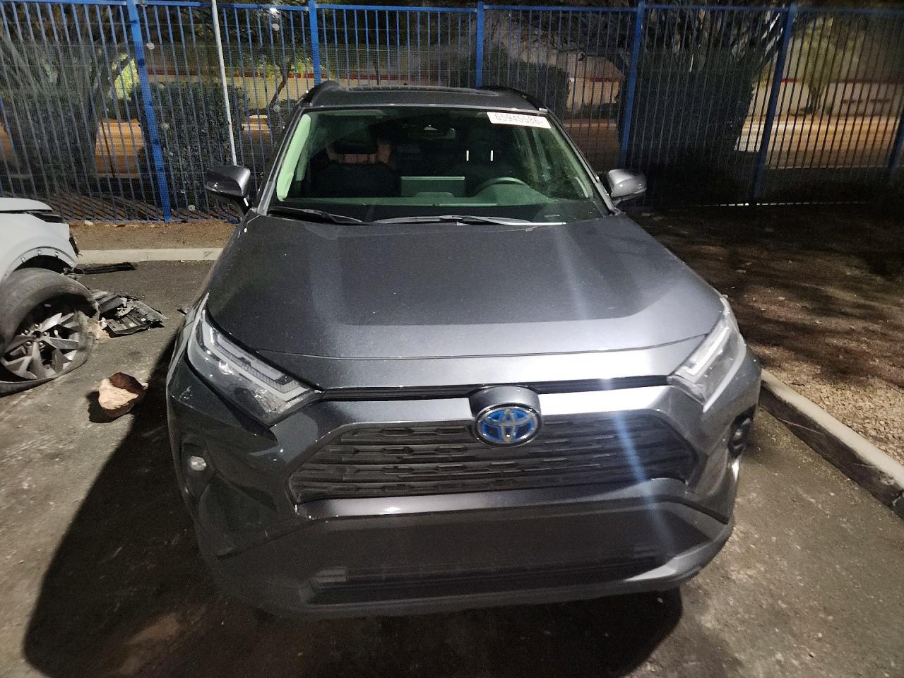 2024 Toyota Rav4 Xle Premium - zdjęcie 5