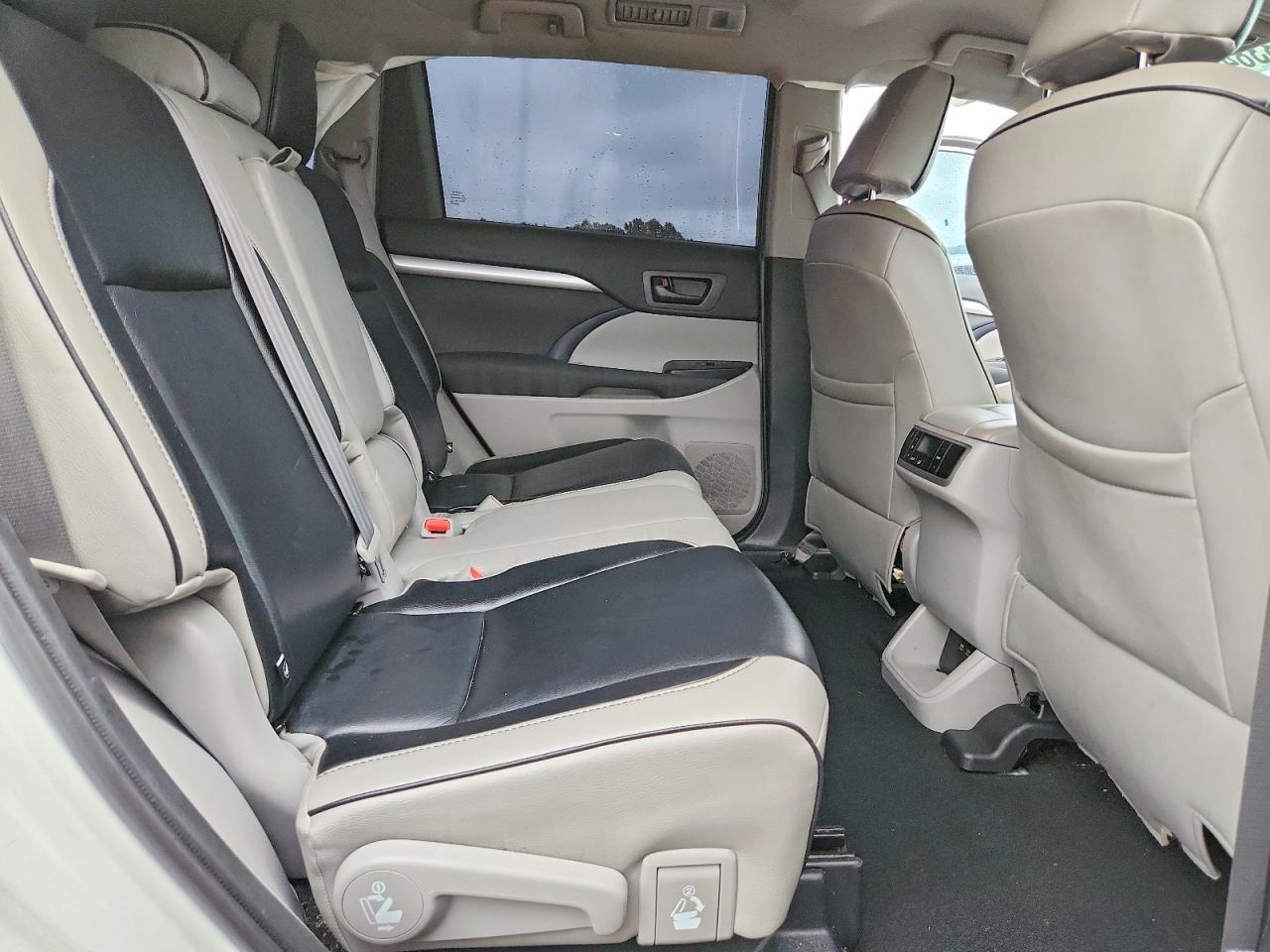 2019 Toyota Highlander Le - zdjęcie 11