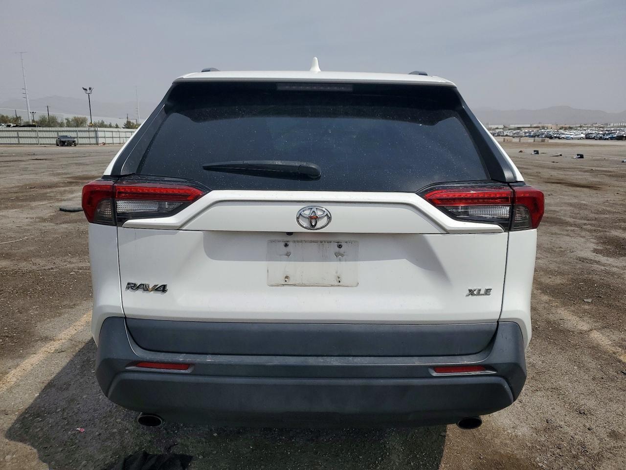 2021 Toyota Rav4 Xle - zdjęcie 6