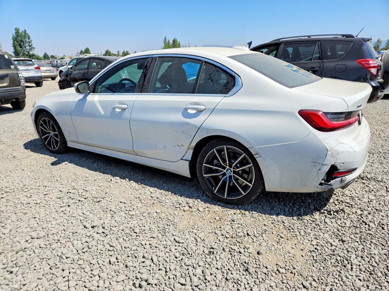 2020 BMW Seria 3 330i - zdjęcie 2