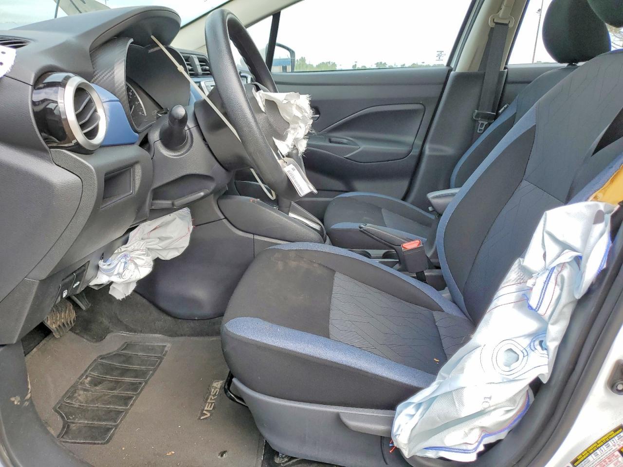2025 Nissan Versa Sv - zdjęcie 7