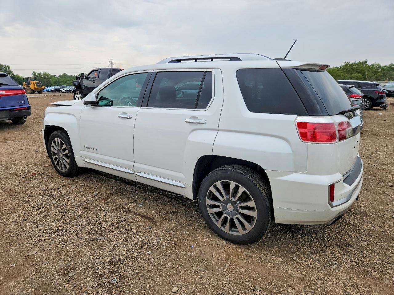 2016 GMC Terrain Denali - zdjęcie 2