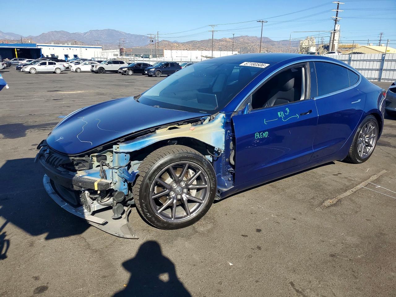 2020 Tesla Model 3 - zdjęcie główne