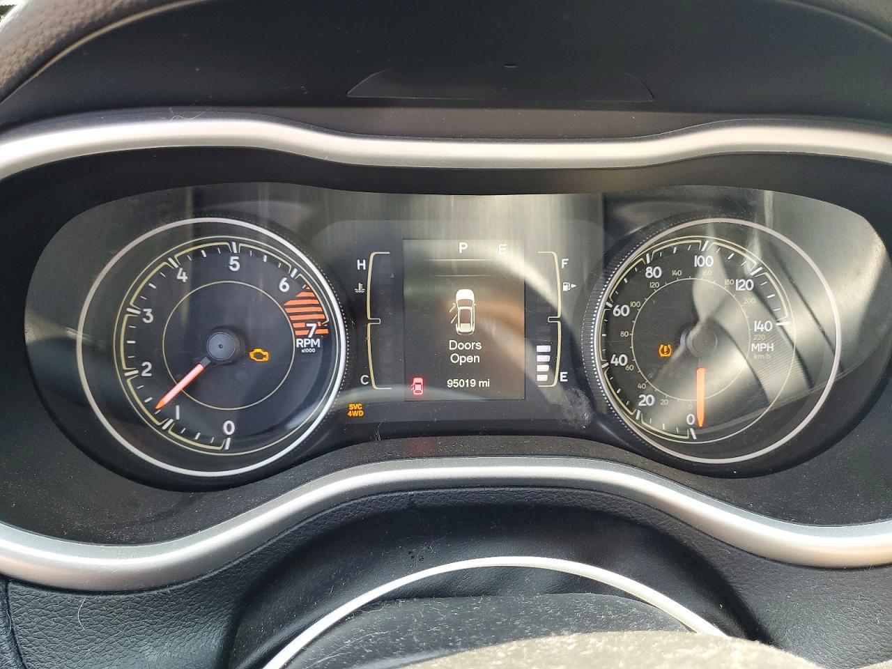 2016 Jeep Cherokee Sport - zdjęcie 9