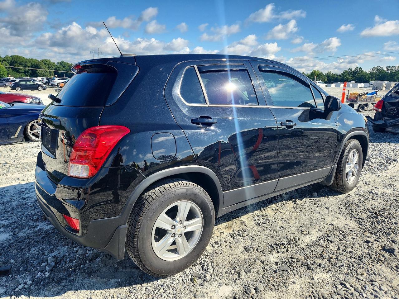 2022 Chevrolet Trax Ls - zdjęcie 3