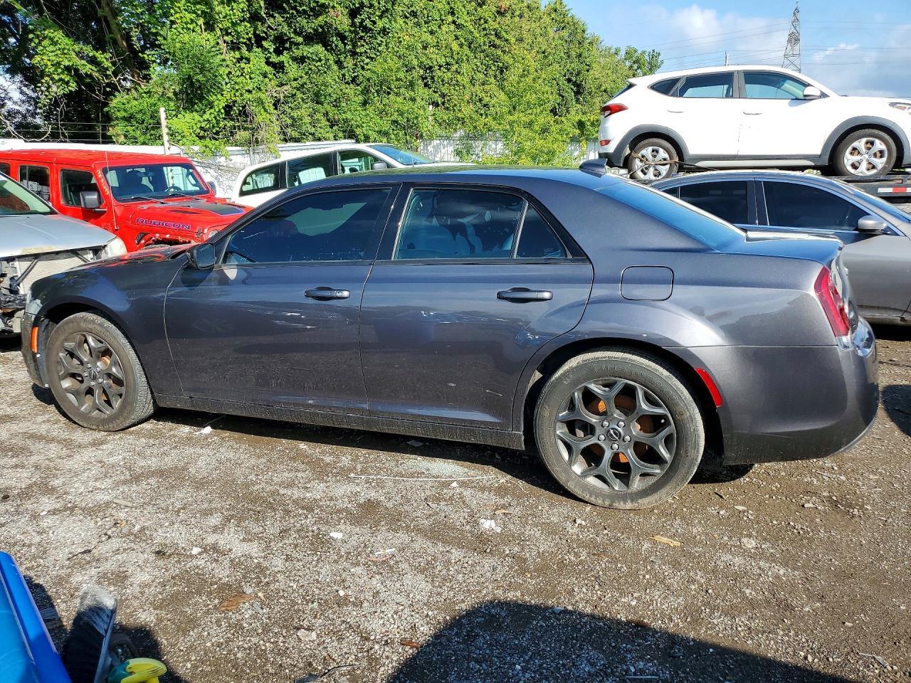 2018 Chrysler 300 S - zdjęcie 2