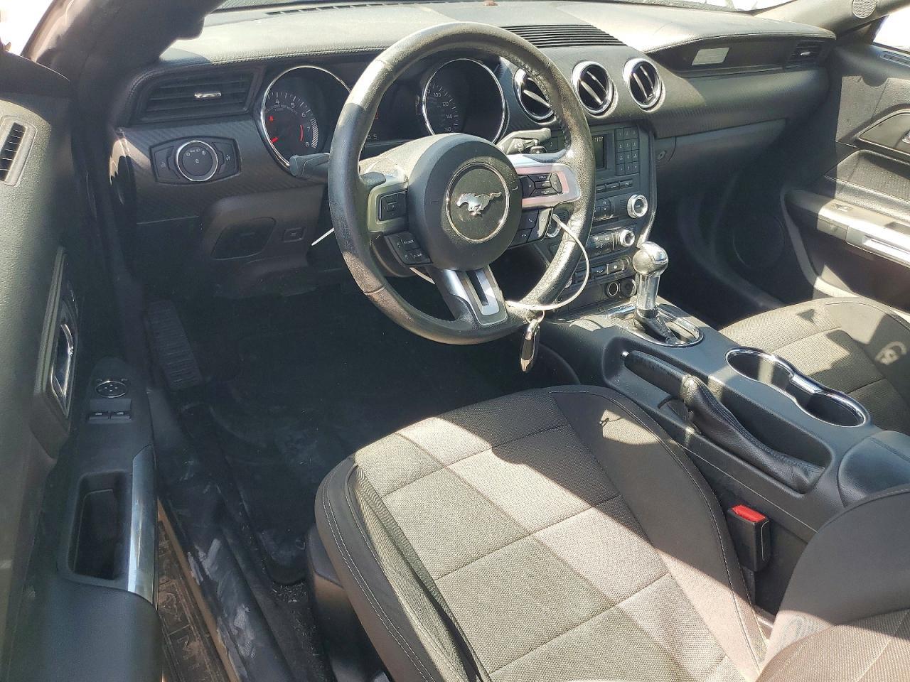 2017 Ford Mustang - zdjęcie 8