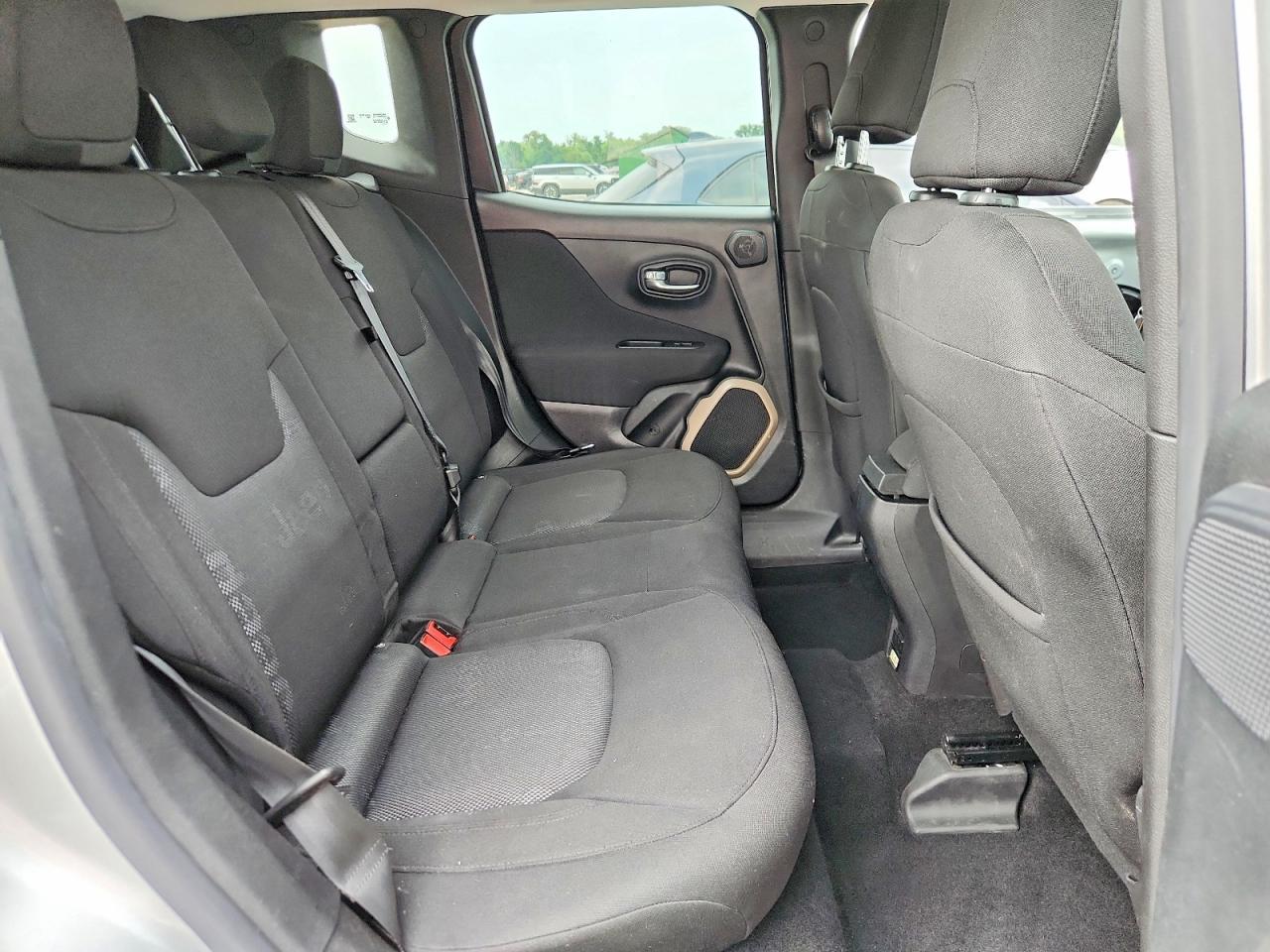 2015 Jeep Renegade Latitude - zdjęcie 11