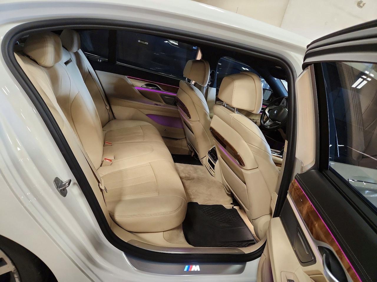 2017 BMW 740 I - zdjęcie 10