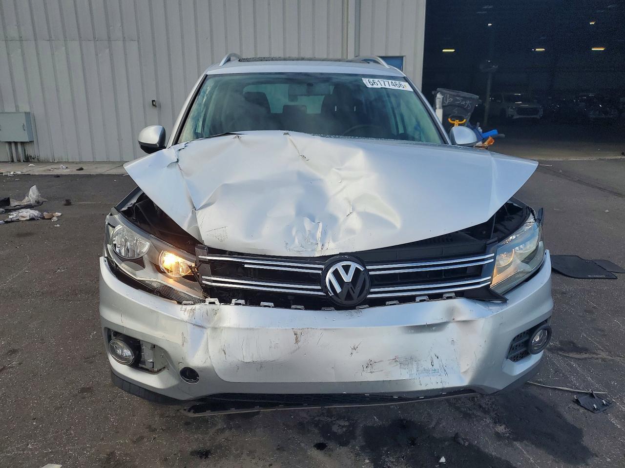 2013 Volkswagen Tiguan S - zdjęcie 5