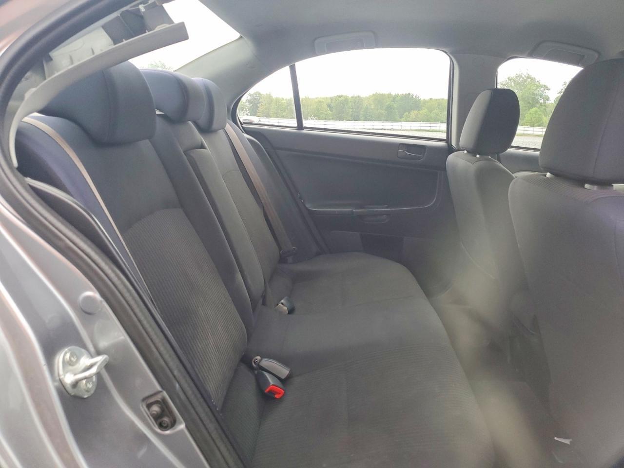 2015 Mitsubishi Lancer Es - zdjęcie 10