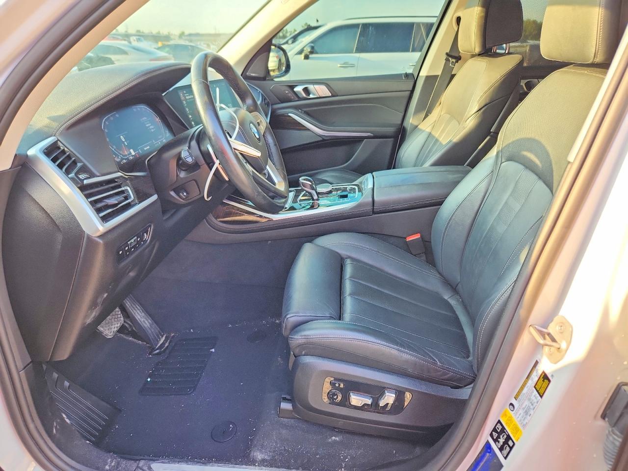 2021 BMW X7 xDrive40I - zdjęcie 7