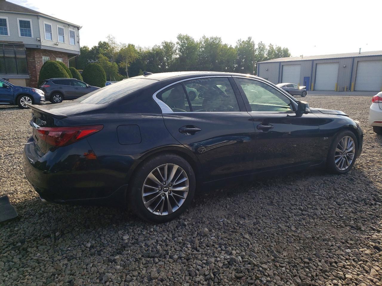 2018 Infiniti Q50 3.0T Luxe - zdjęcie 3