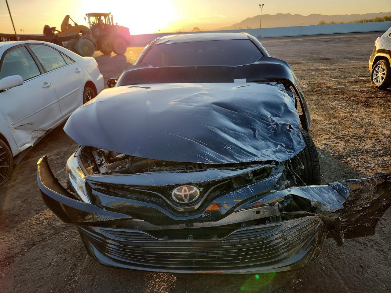 2018 Toyota Camry Le - zdjęcie 5