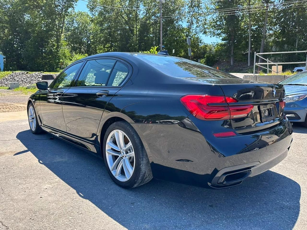 2019 BMW 750 I - zdjęcie 2