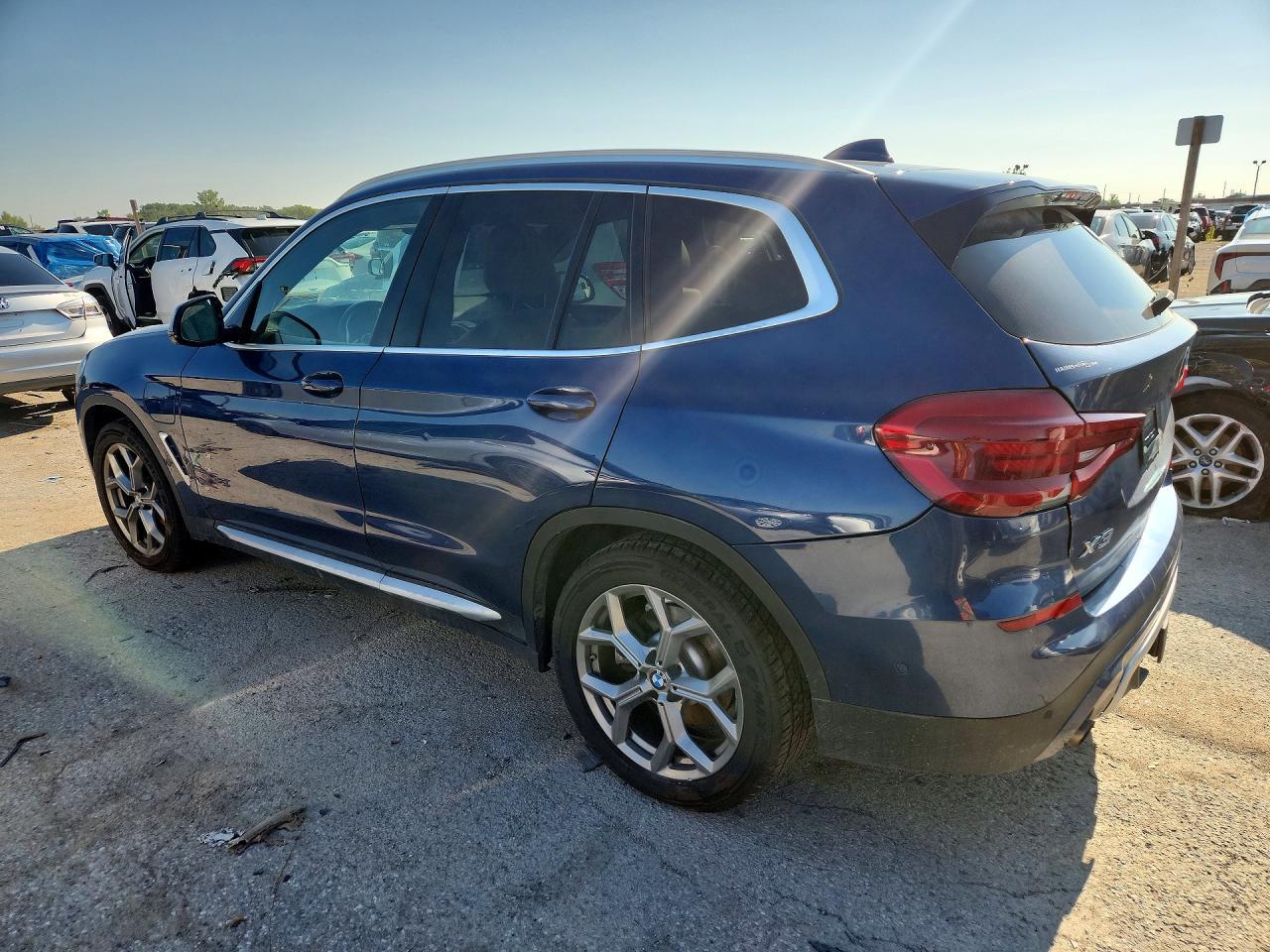 2021 BMW X3 xDrive30E - zdjęcie 2