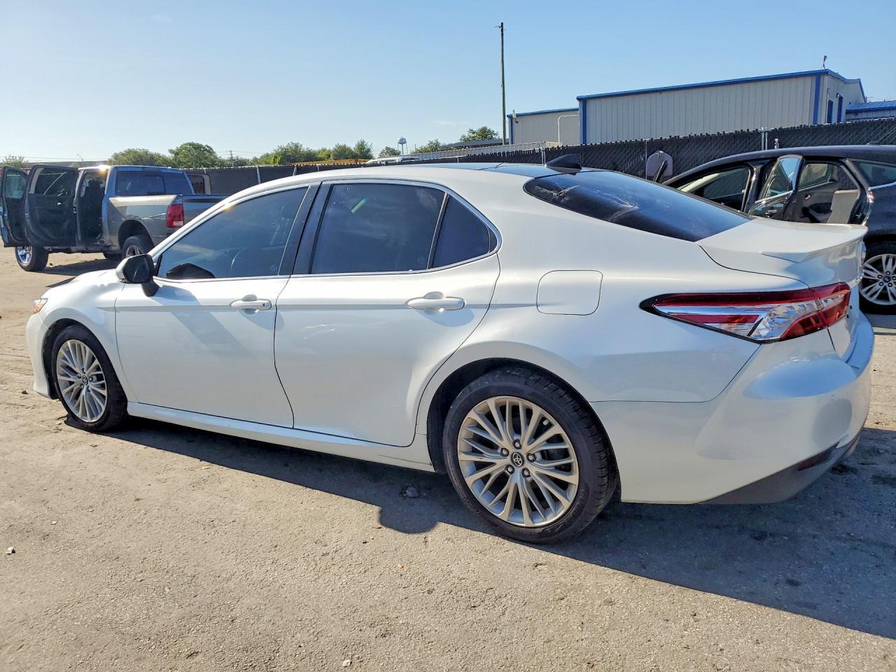 2018 Toyota Camry Xle - zdjęcie 2