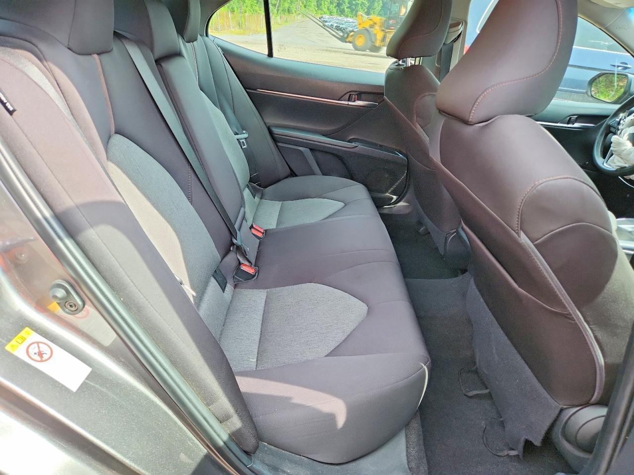 2018 Toyota Camry Le - zdjęcie 10