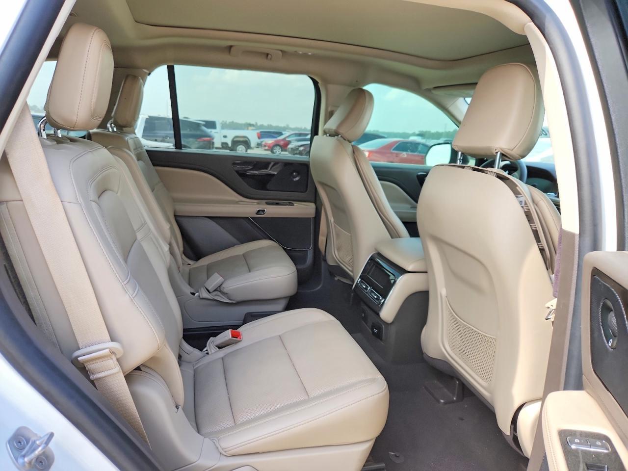 2022 Lincoln Aviator Reserve - zdjęcie 11