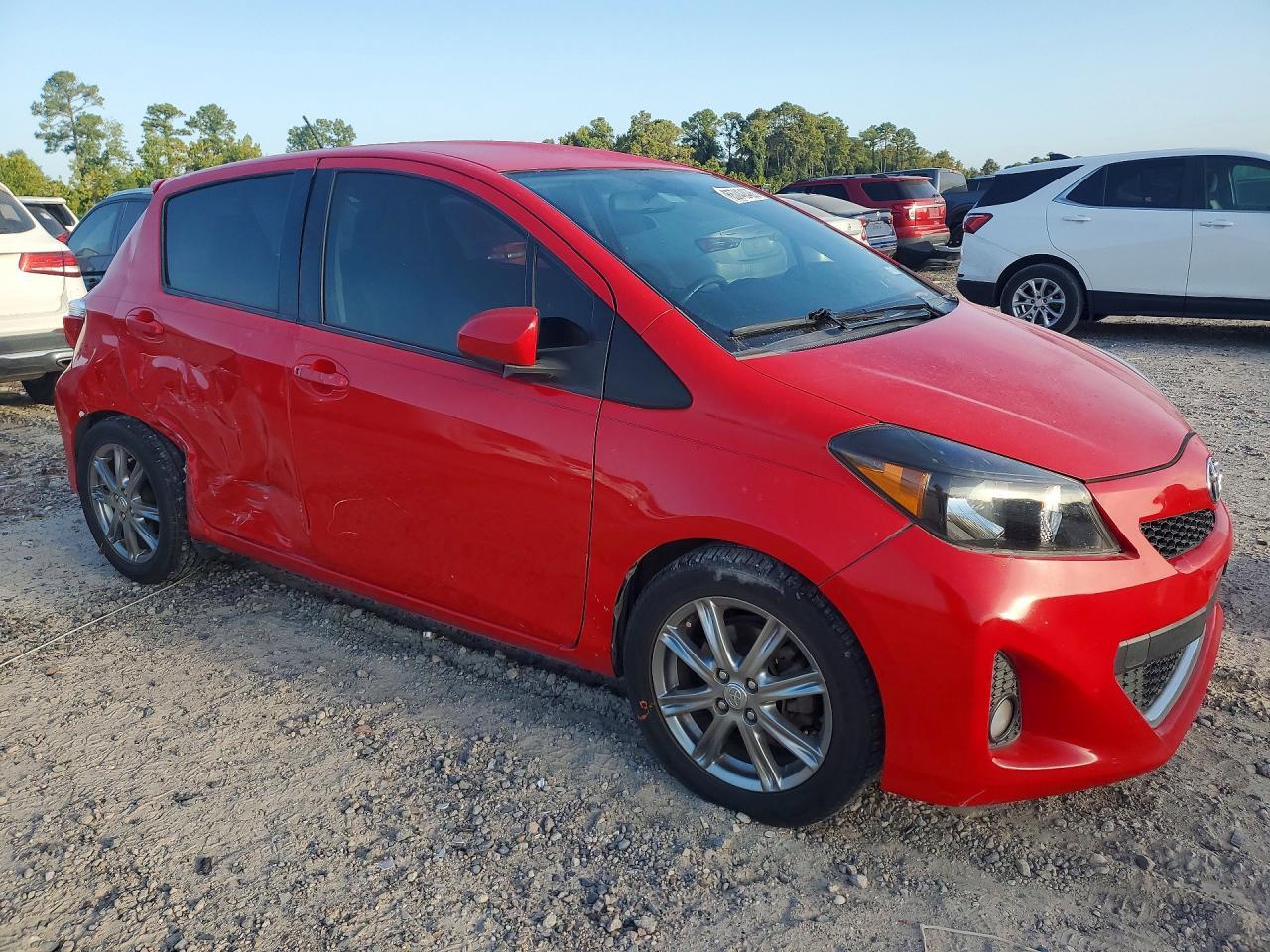 2013 Toyota Yaris 5-Door Se - zdjęcie 4