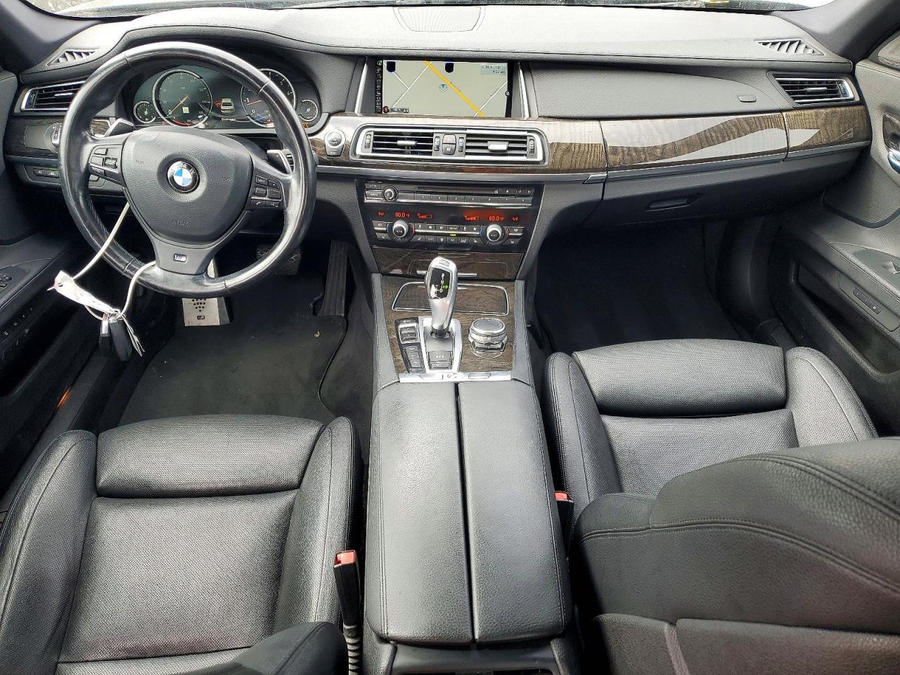 2015 BMW Seria 7 740Li - zdjęcie 8