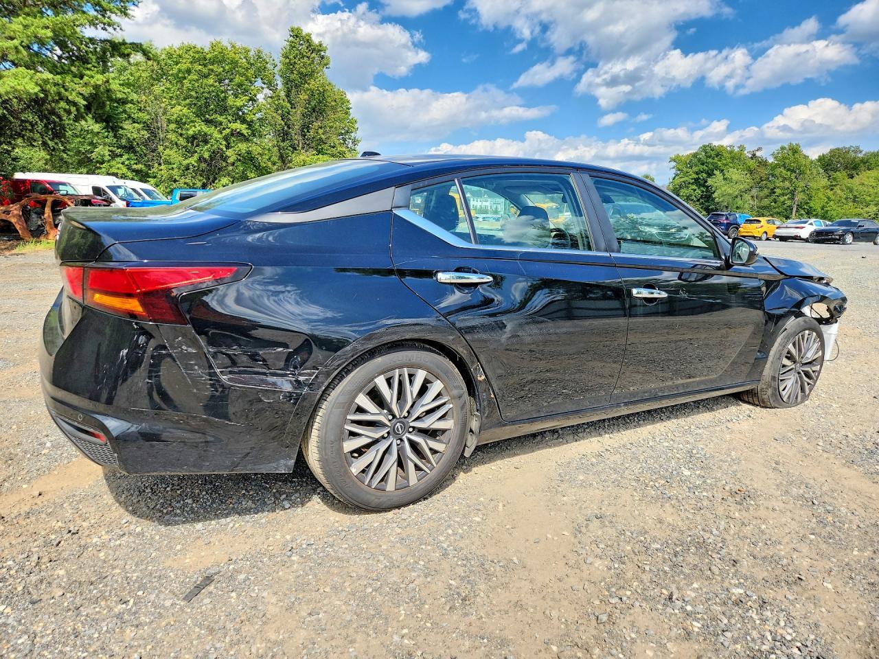 Nissan Altima - zdjęcie 3