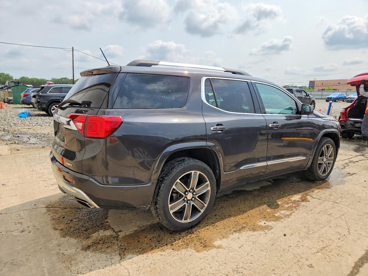 2017 GMC Acadia Denali - zdjęcie 3