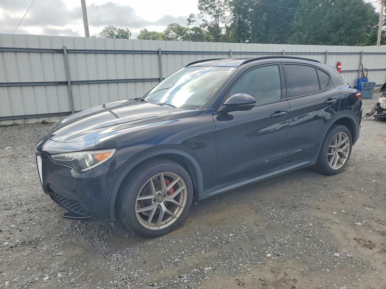 2018 Alfa Romeo Stelvio Ti Sport - zdjęcie główne