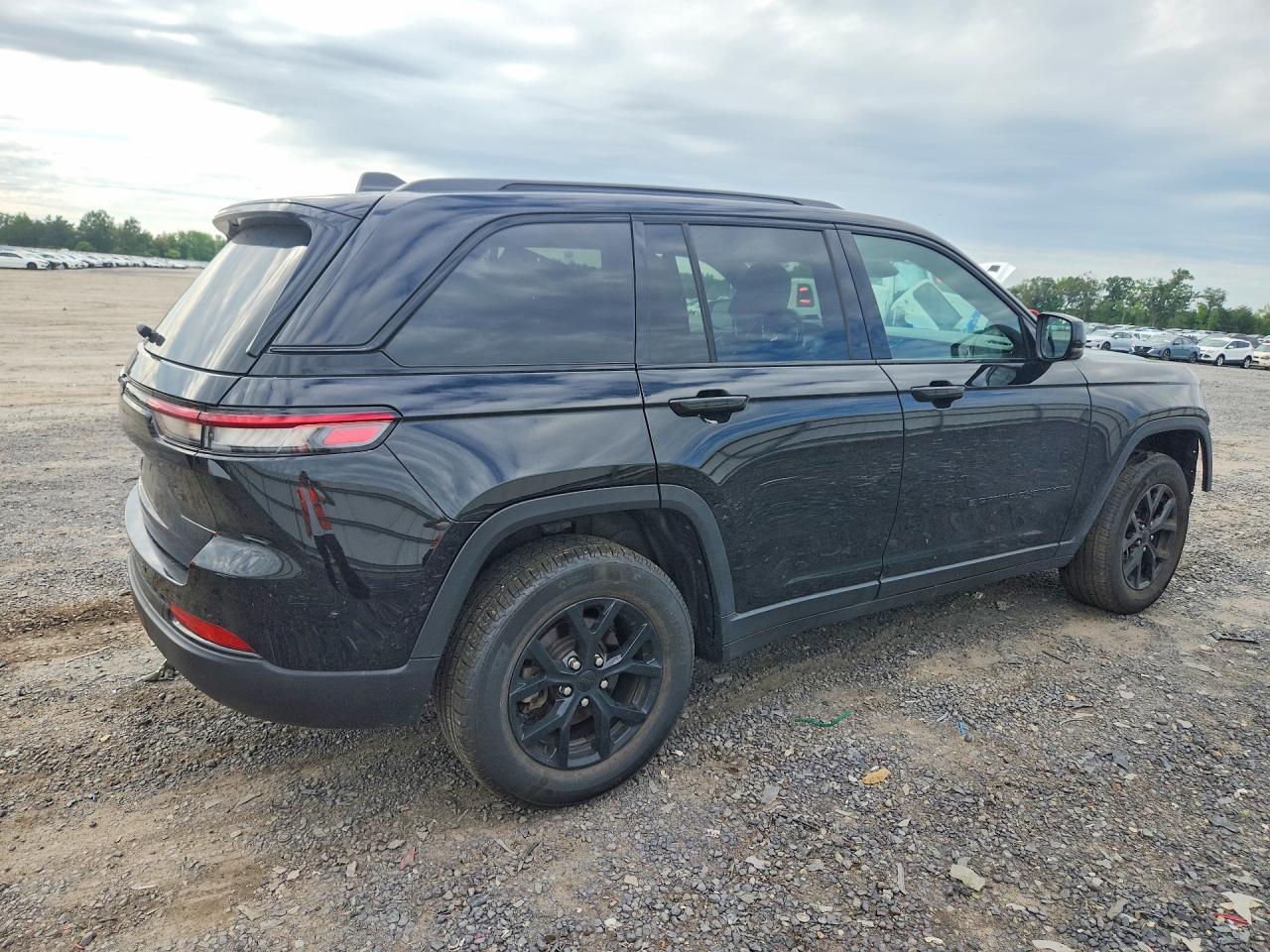 2025 Jeep Grand Cherokee Laredo - zdjęcie 3