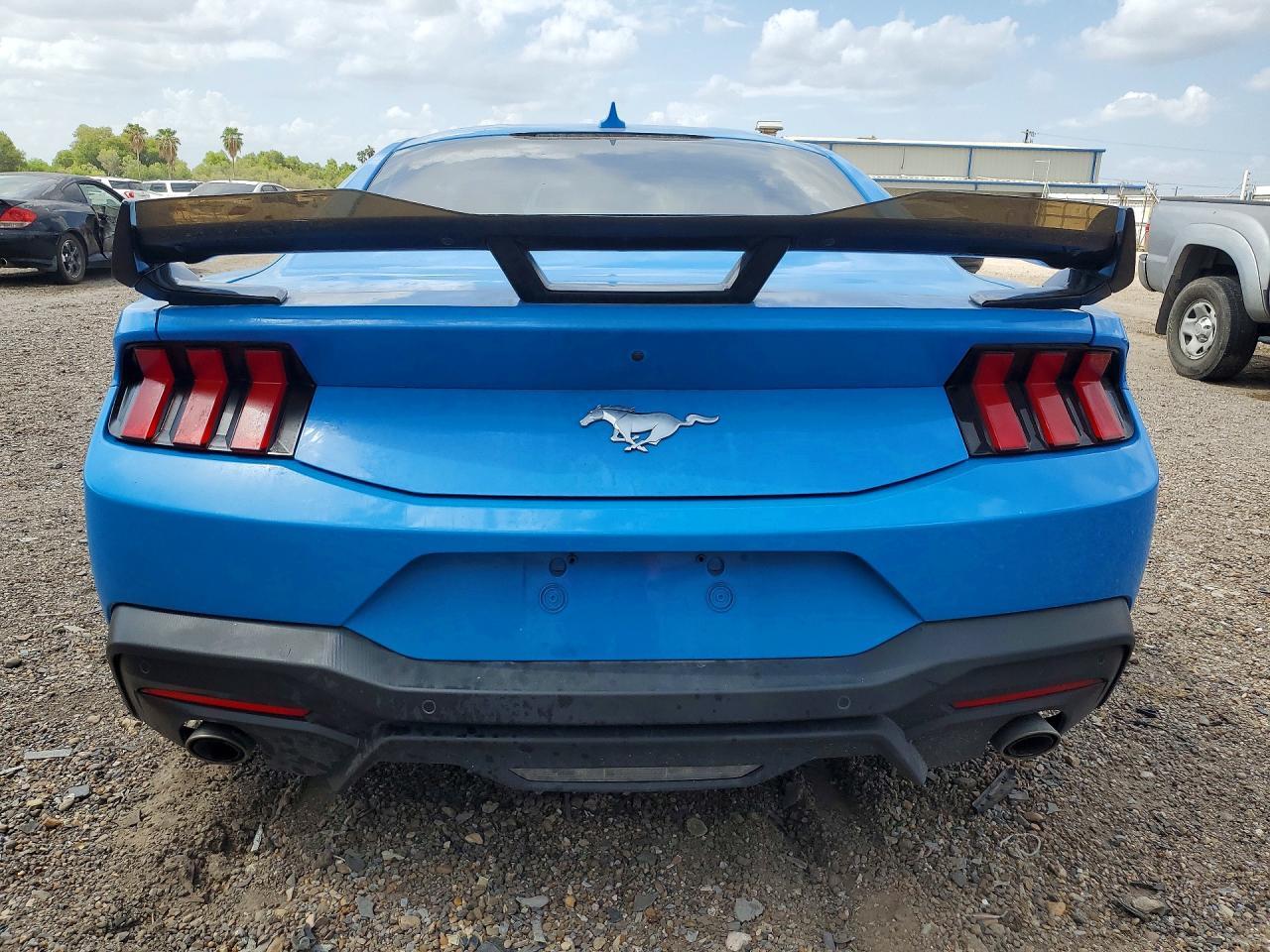 2024 Ford Mustang - zdjęcie 6
