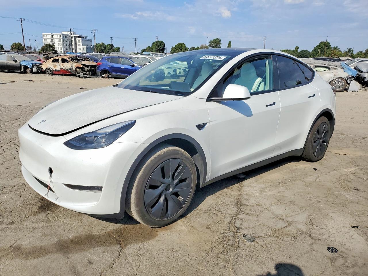 2025 Tesla Model Y - zdjęcie główne