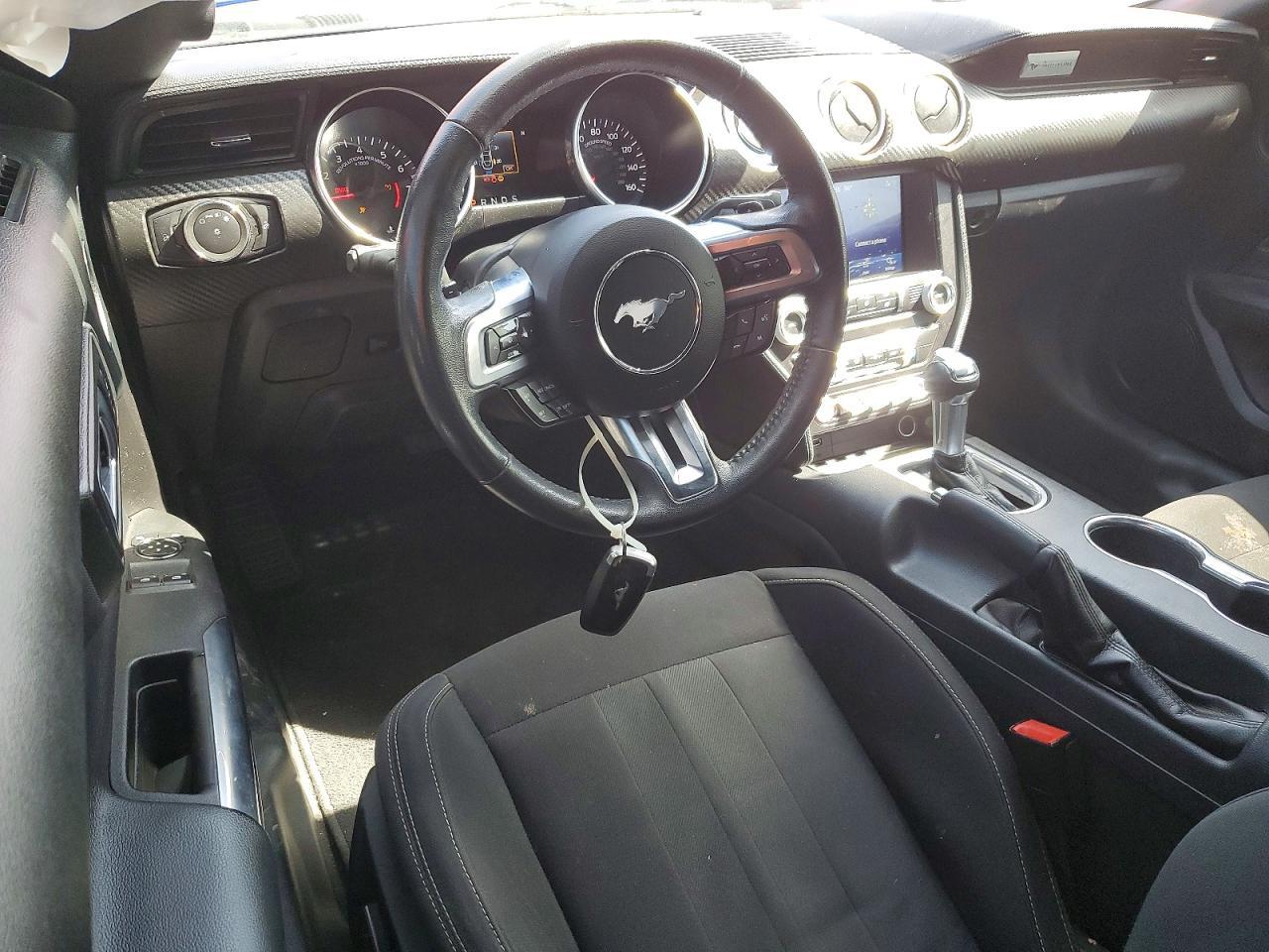 2021 Ford Mustang - zdjęcie 8