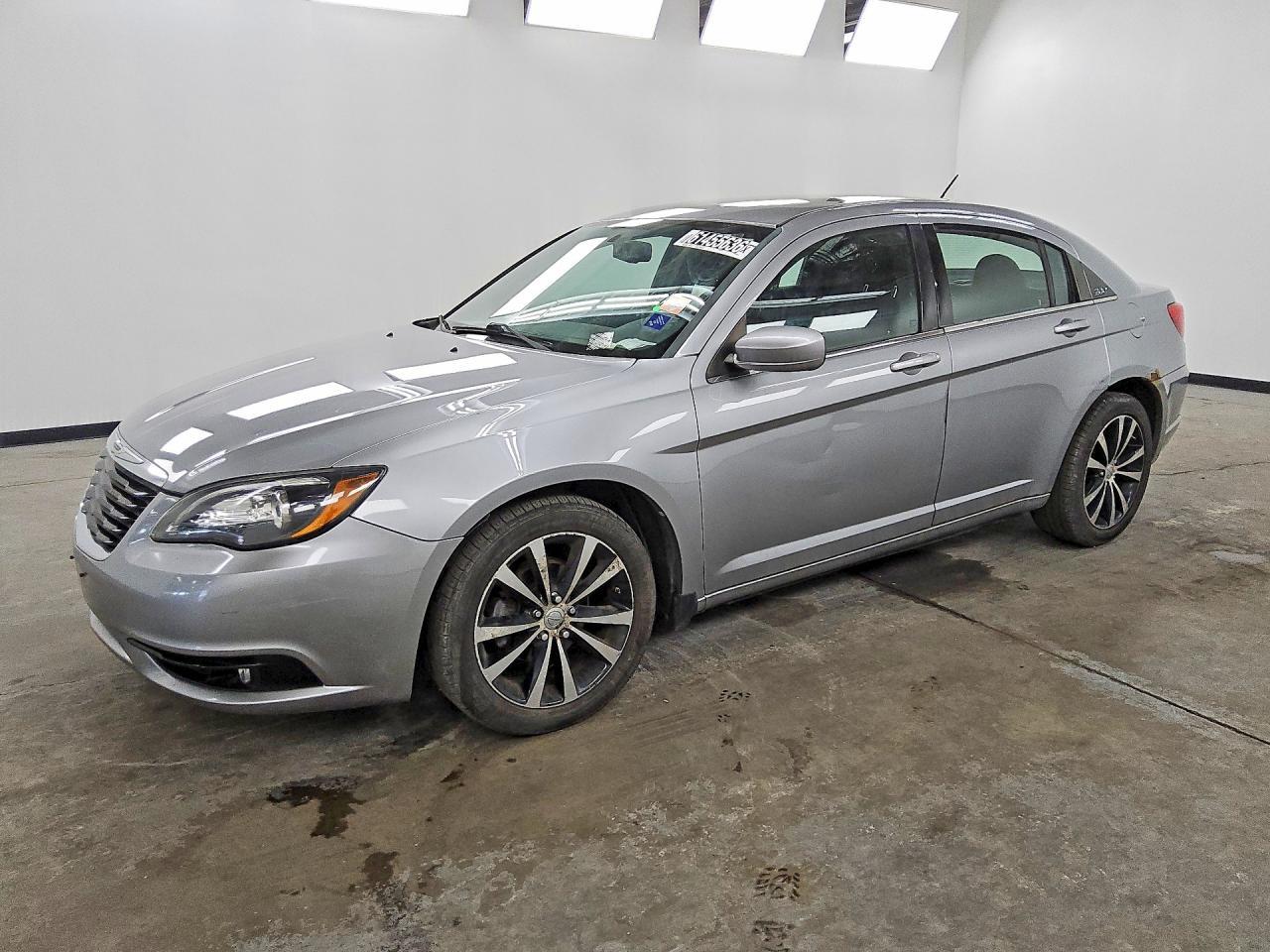 2013 Chrysler 200 Touring - zdjęcie główne