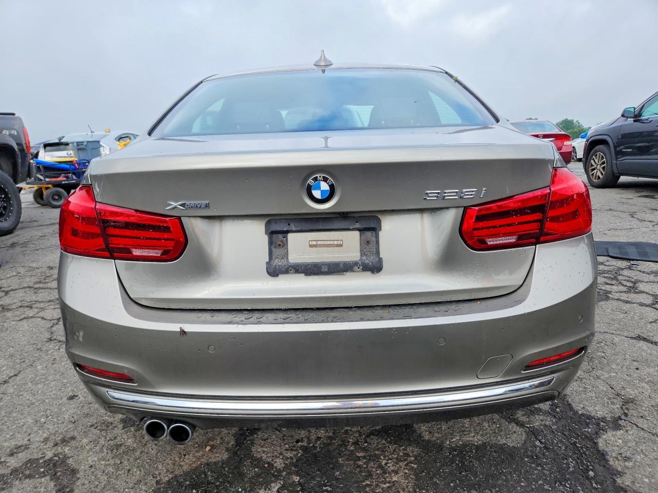 2016 BMW Seria 3 328i - zdjęcie 6
