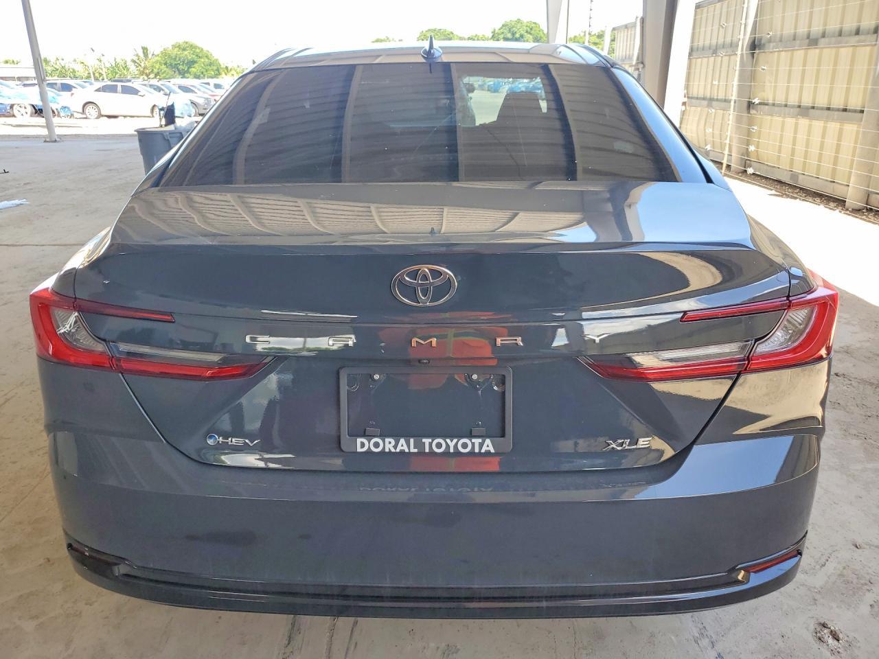 2025 Toyota Camry Xle - zdjęcie 6