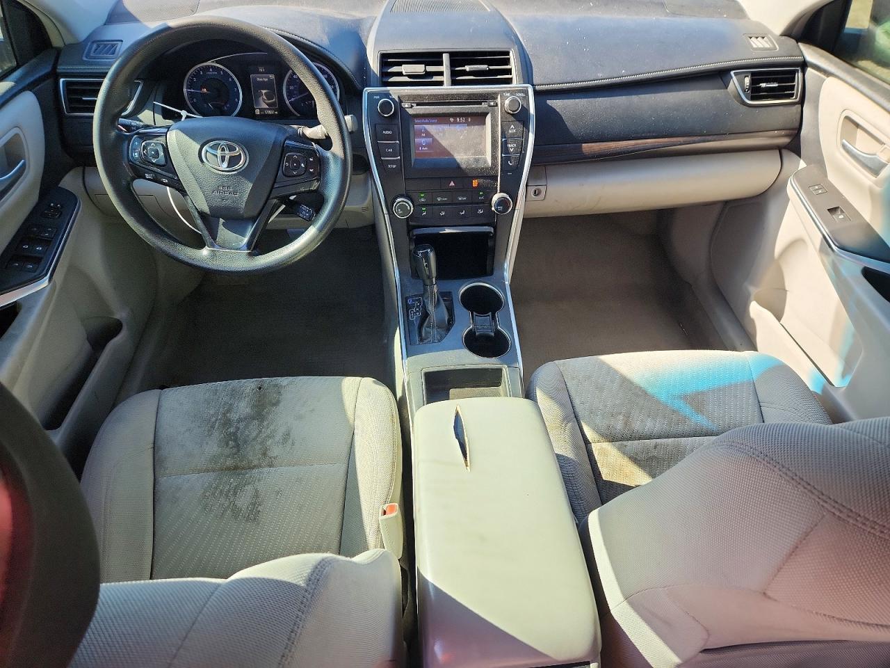 2016 Toyota Camry Le - zdjęcie 8