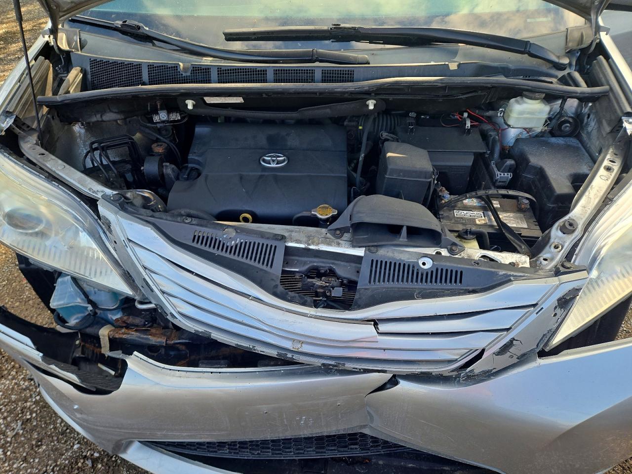2015 Toyota Sienna Le - zdjęcie 12