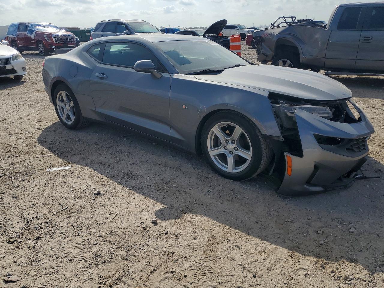 2021 Chevrolet Camaro Ls - zdjęcie 4