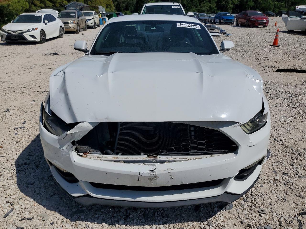 2017 Ford Mustang - zdjęcie 5