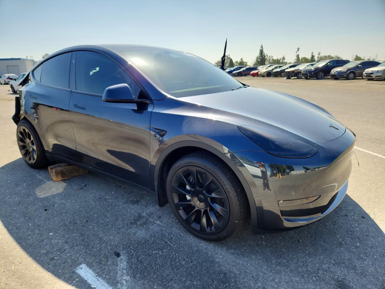 2025 Tesla Model Y - zdjęcie 4