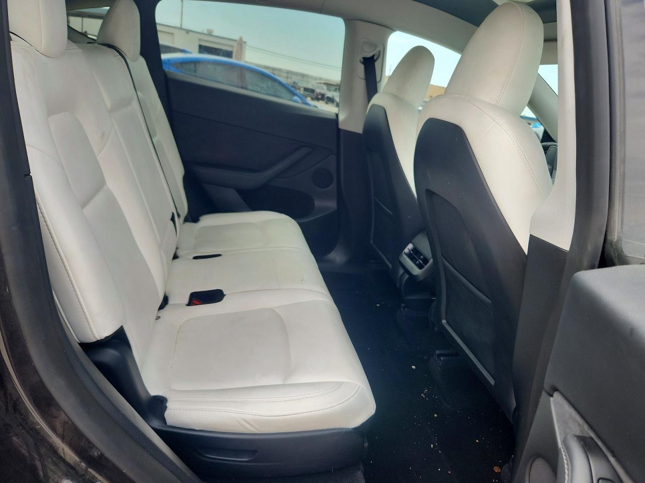 2024 Tesla Model Y - zdjęcie 10