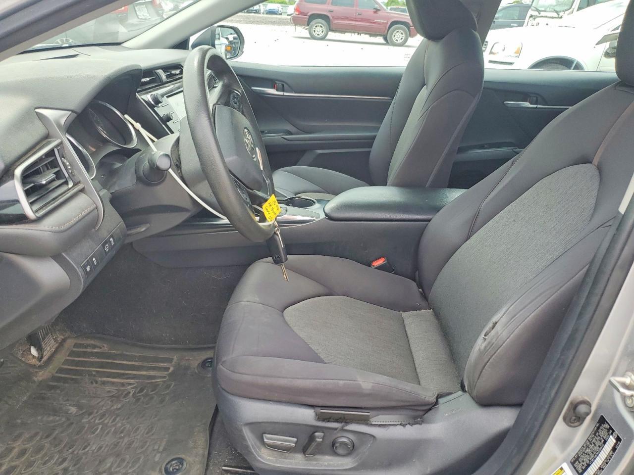 2019 Toyota Camry Le - zdjęcie 7