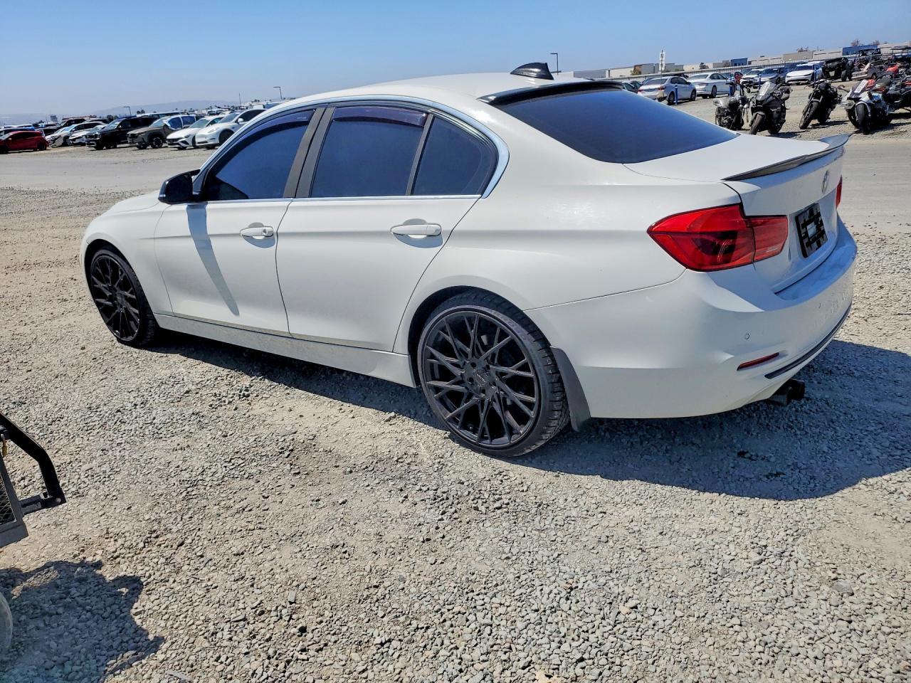 2017 BMW Seria 3 330i - zdjęcie 2