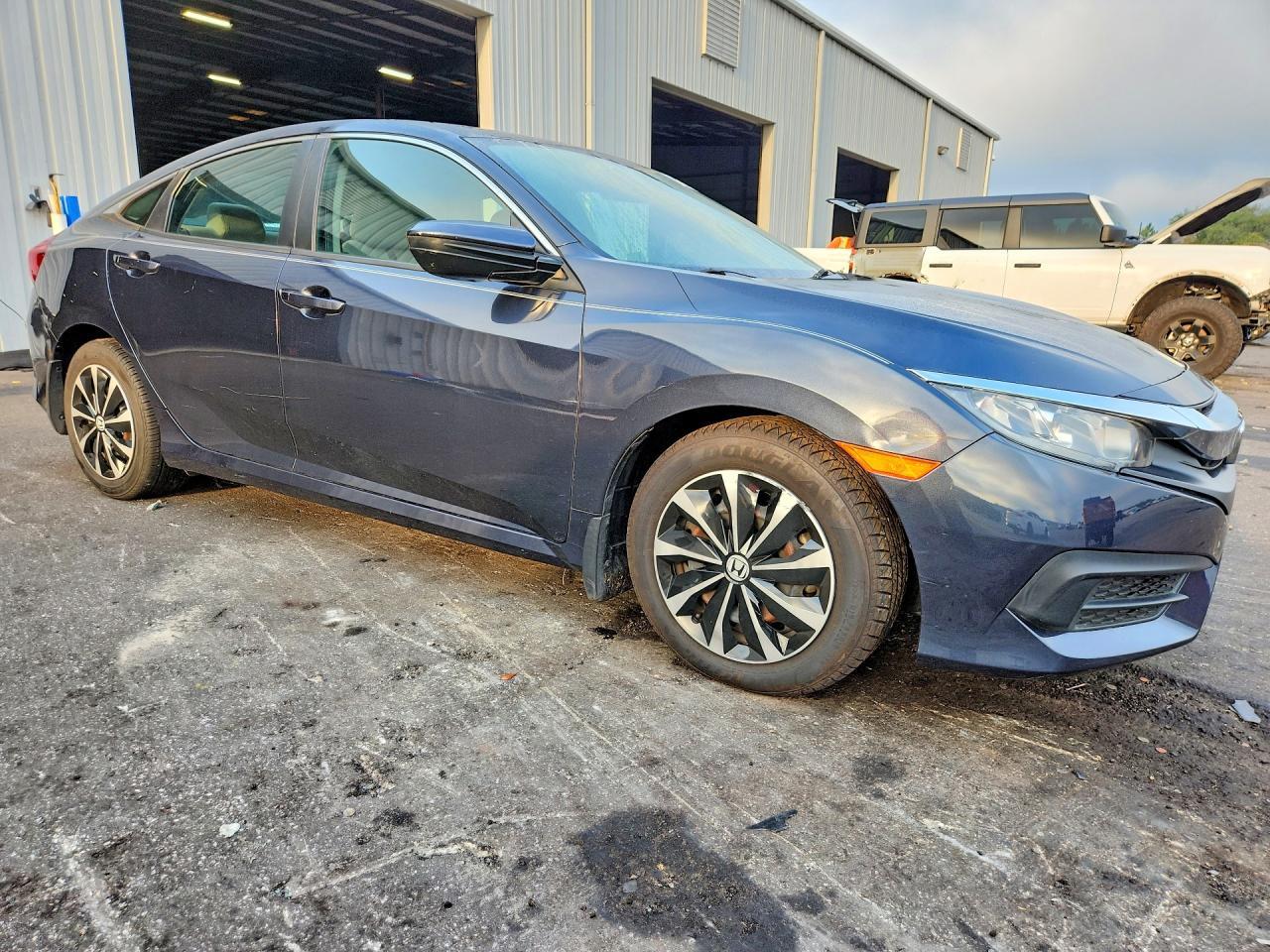 2018 Honda Civic Lx - zdjęcie 4