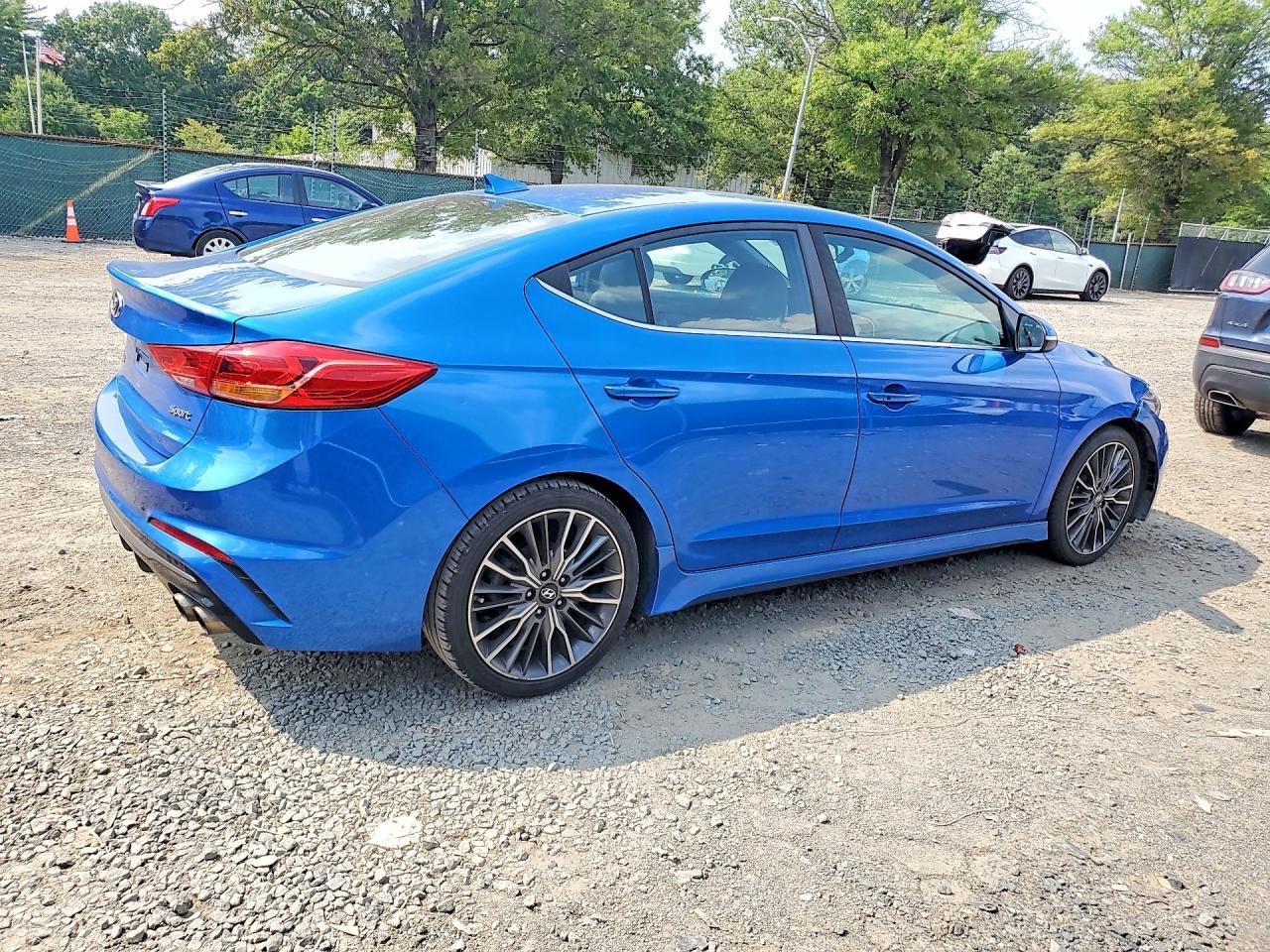 2024 Hyundai Elantra Sport - zdjęcie 3