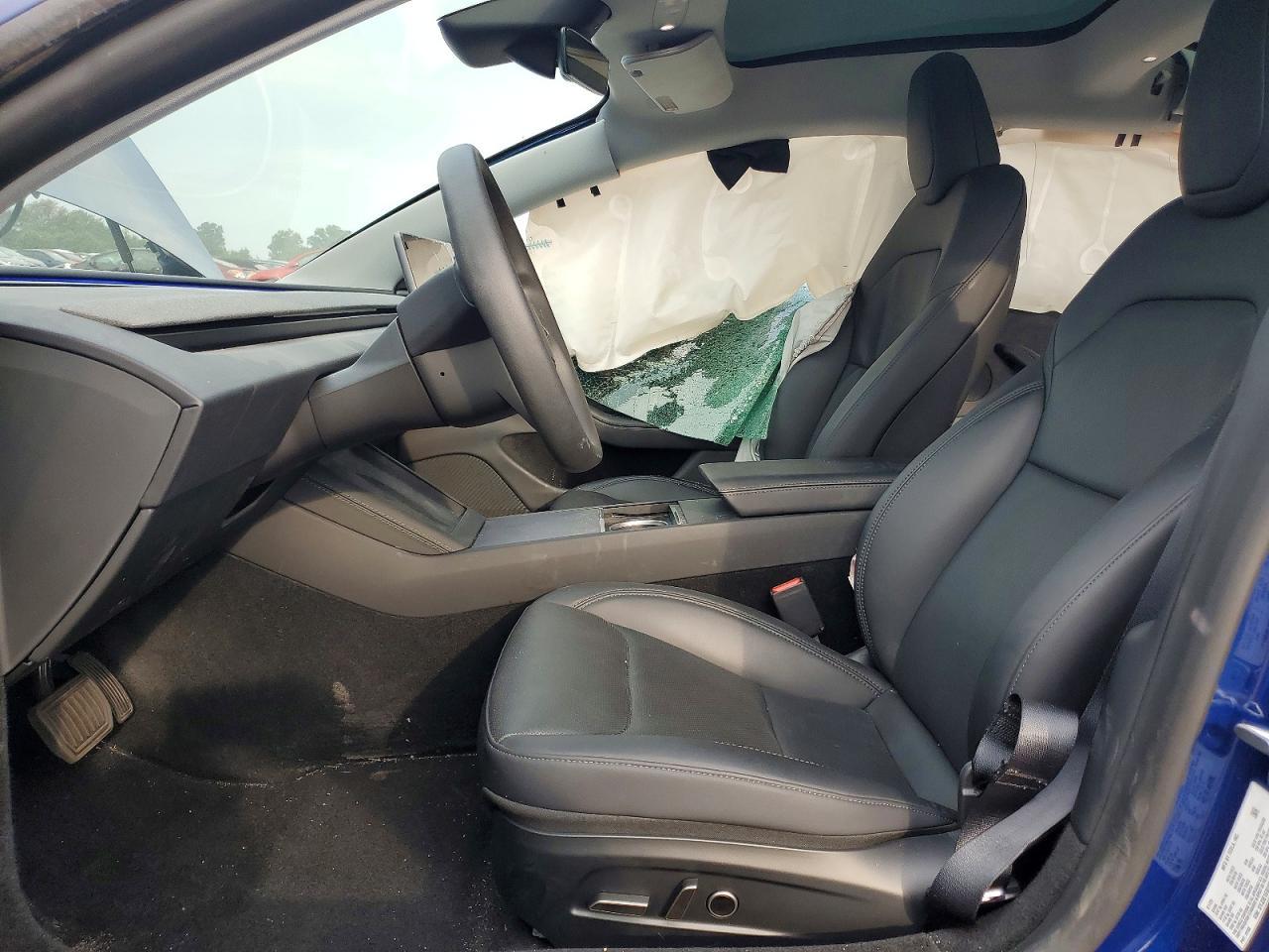 2025 Tesla Model 3 - zdjęcie 7