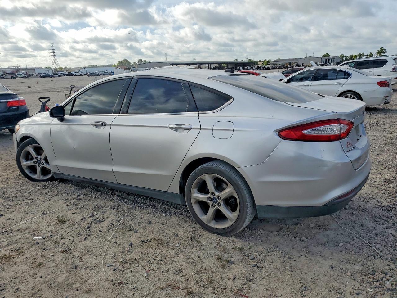 2013 Ford Fusion S - zdjęcie 2