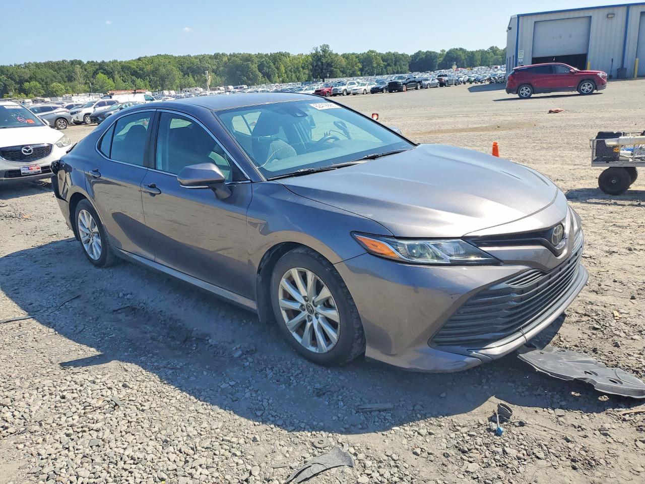 2020 Toyota Camry Le - zdjęcie 4