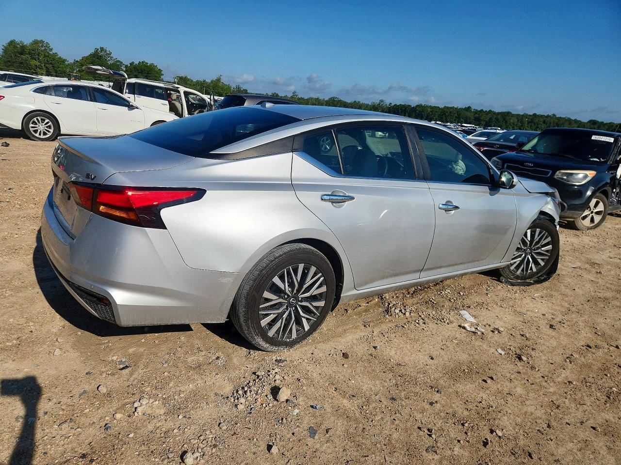 2023 Nissan Altima Sv - zdjęcie 3